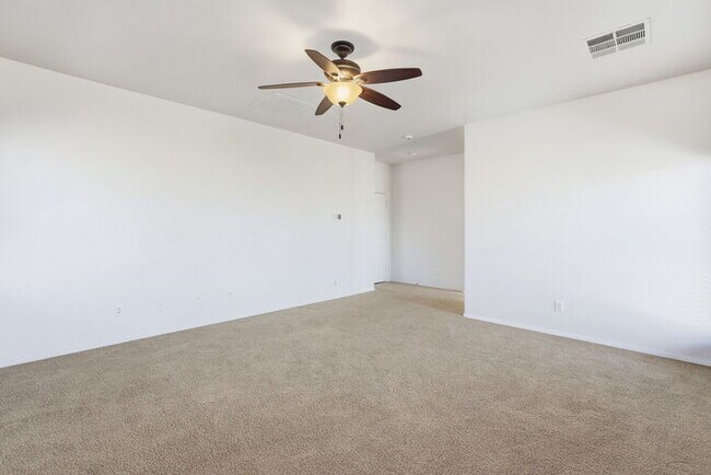 Building Photo - Moving in Special on OAC, 6bedroom 3bath Sparkling pool