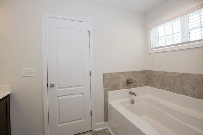 Building Photo - 1170 Camellia Dr
