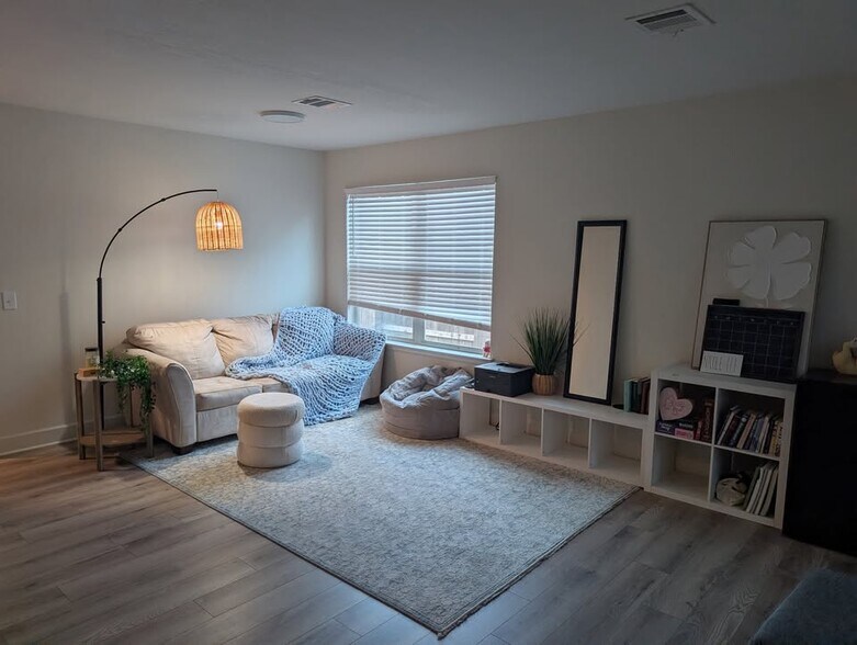 living room 1 - 1306 Sunflower Ln