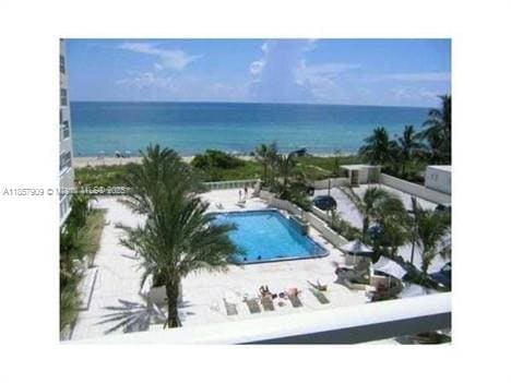 Building Photo - 6917 Collins Ave