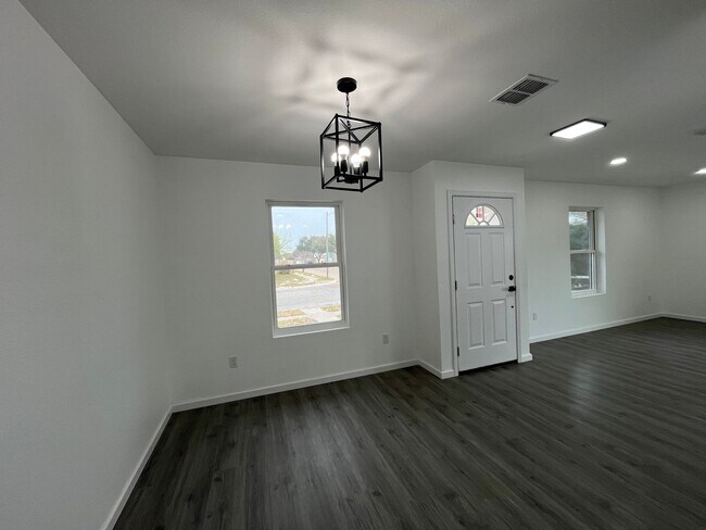 Building Photo - Award Winning Flour Bluff School District!!