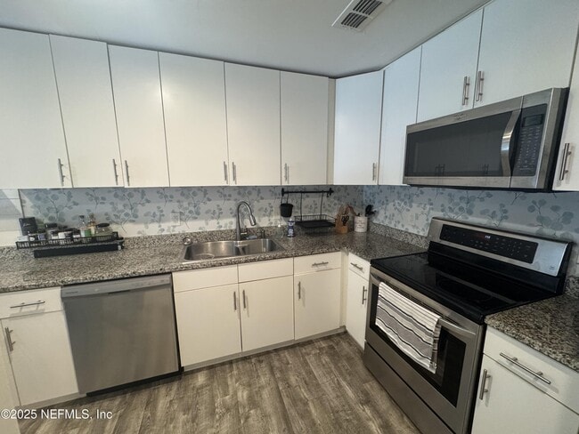Building Photo - 8508 Sturbridge Cir W