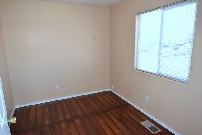 Building Photo - Great 2 Story, 4 bedroom Home.