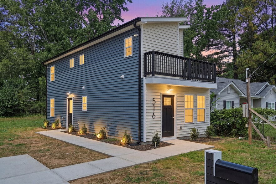 Building Photo - 516 Singletary St SE