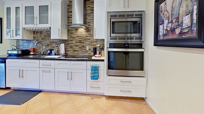 Building Photo - Furnished Unit in Fountain Gate Condo Asso...