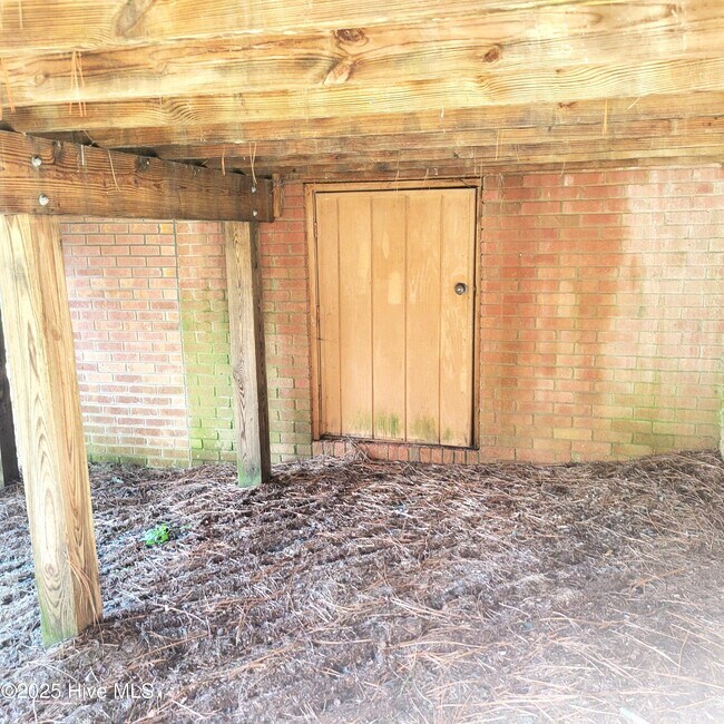 Building Photo - 62 Pine Ridge Dr