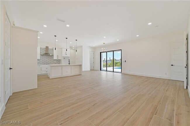 Building Photo - 106 NW 18th Pl