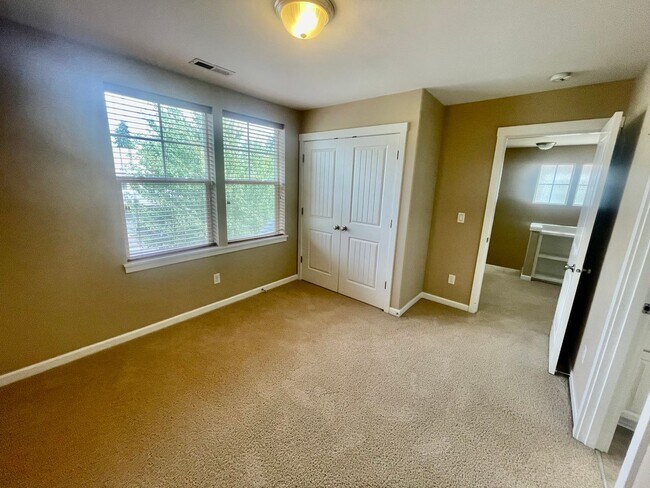 Building Photo - Well Appointed, Open Floor Plan 3-bedroom, 2.5-bathroom home in Beaverton