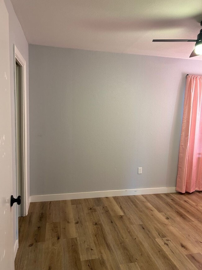 Building Photo - 501 E 17th St