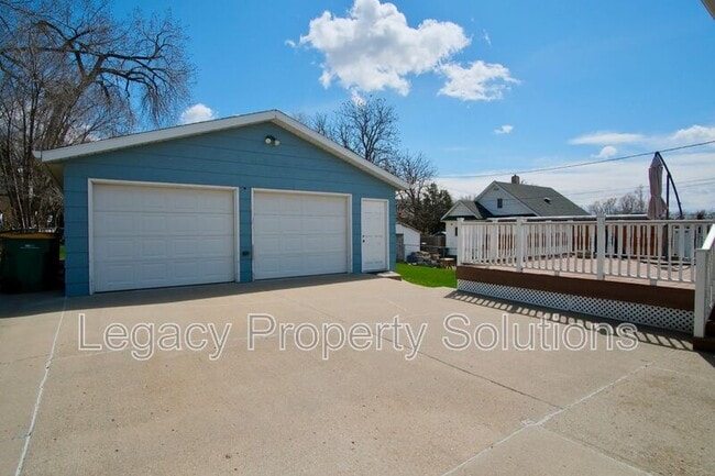 Building Photo - 609 N 13th St