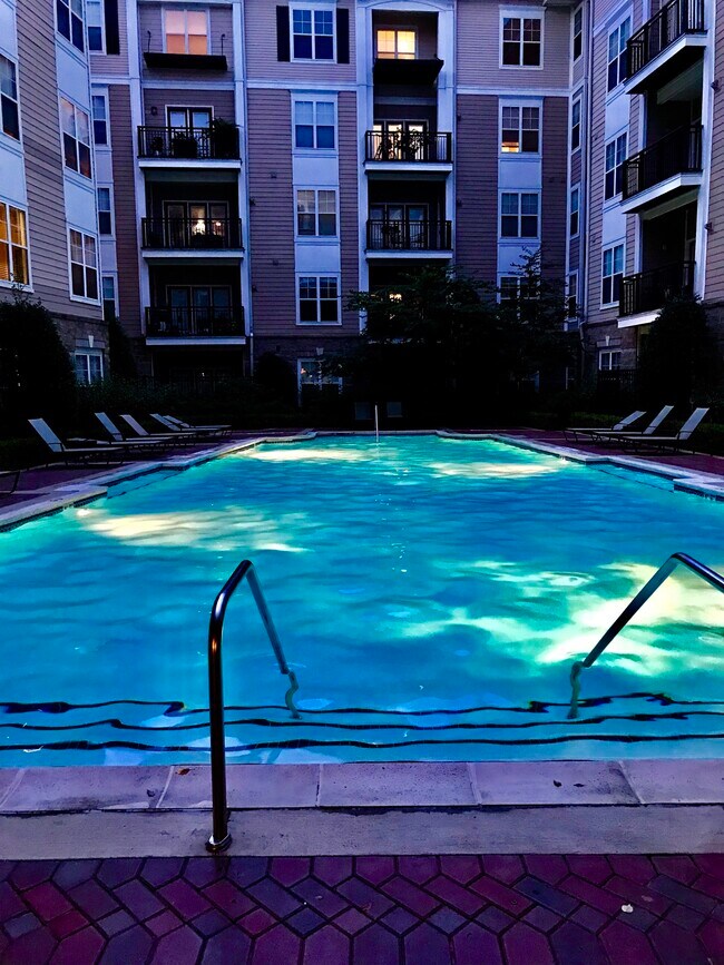 Building Photo - 501 Hungerford Dr