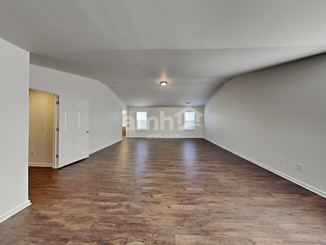 Building Photo - 5124 Kiev Dr