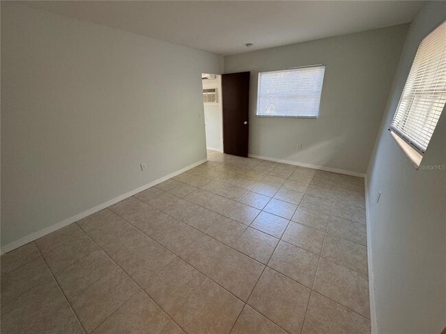 Building Photo - 215 Park Blvd S