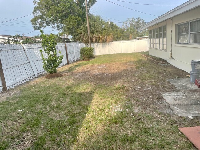 Building Photo - 1456 Jasmine Way