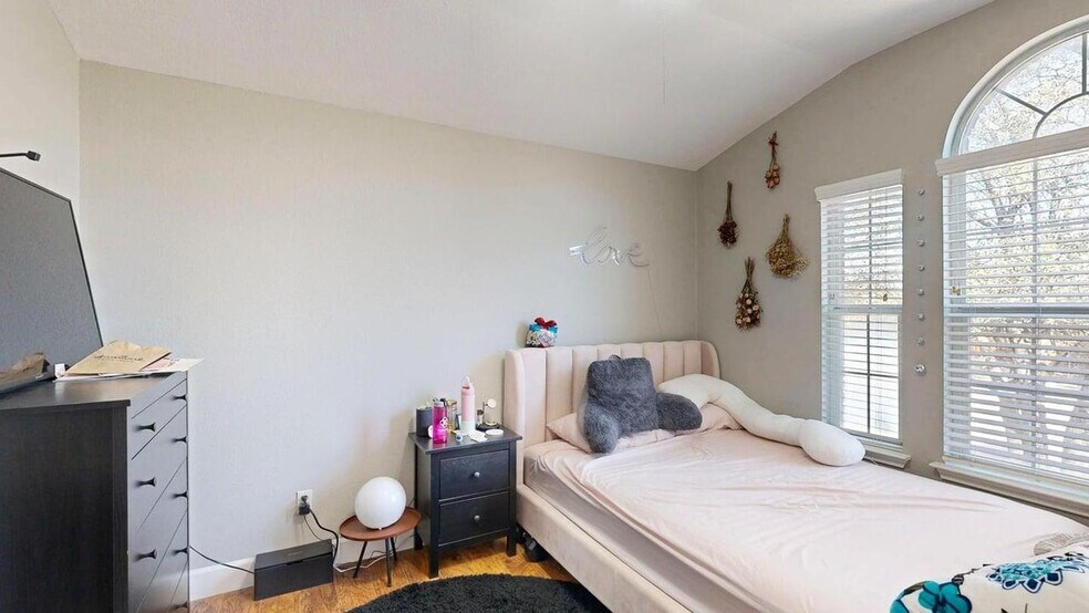 Building Photo - Comfortable Round Rock living with space, style, and everyday convenience