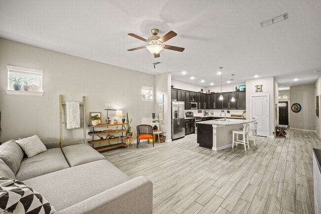 Building Photo - 6002 Daggerwing Wy