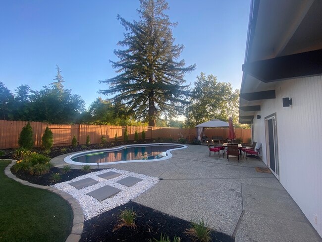 Primary Photo - 7614 Northeast Cir