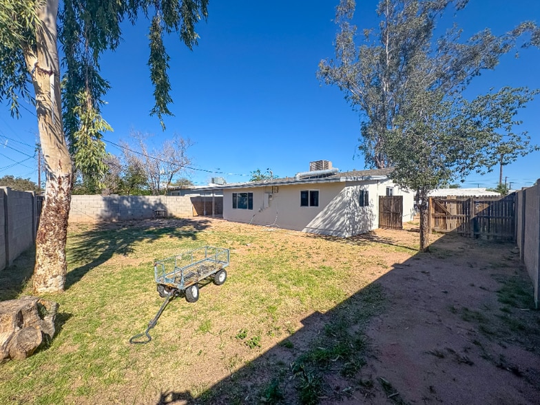 Building Photo - 458 S Mulberry