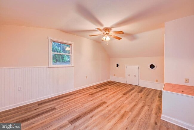 Building Photo - 402 Larchwood Ave
