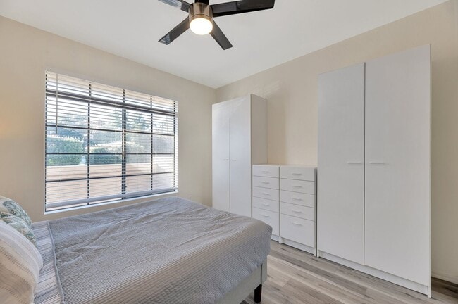 Building Photo - REMODELED/FURNISHED 1 Bed Condo in PRIME L...