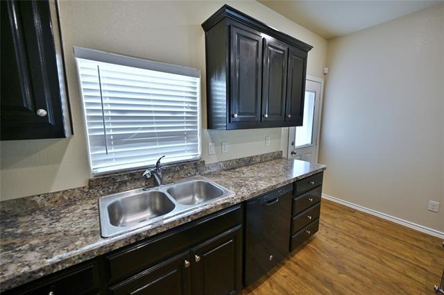 Building Photo - 916 Iona Dr