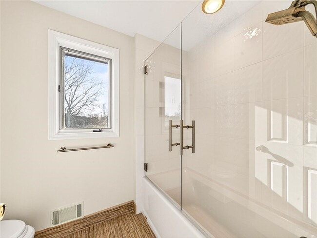 Building Photo - 9 Glen Valley Dr