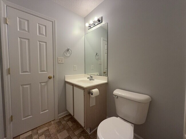 Building Photo - 807 Timberlake Trail