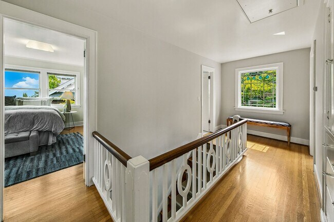 Building Photo - Capitol Hill View Home