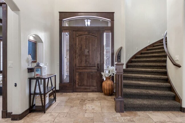 Building Photo - 5605 N Morpheus Pl