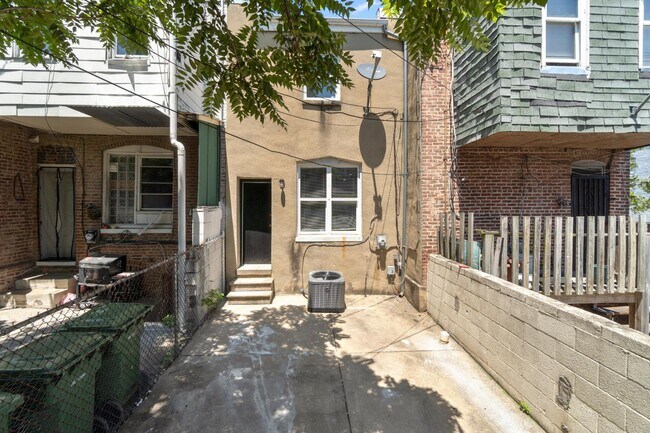 Building Photo - 2505 E Fayette St