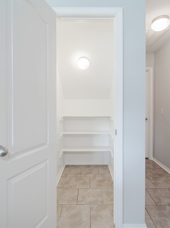 Building Photo - 3304 SW Deerfield Blvd