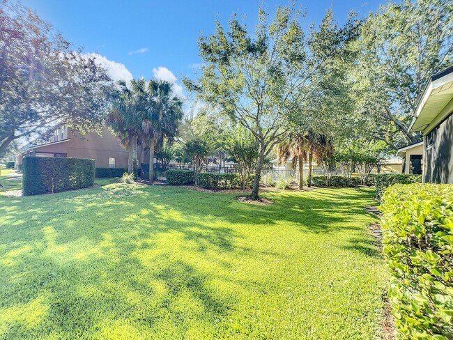 Building Photo - Clubside Pointe