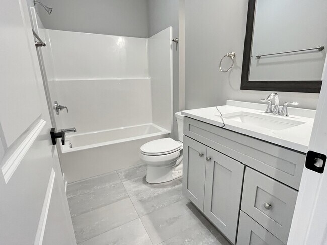 Building Photo - 956 Partridge Cir