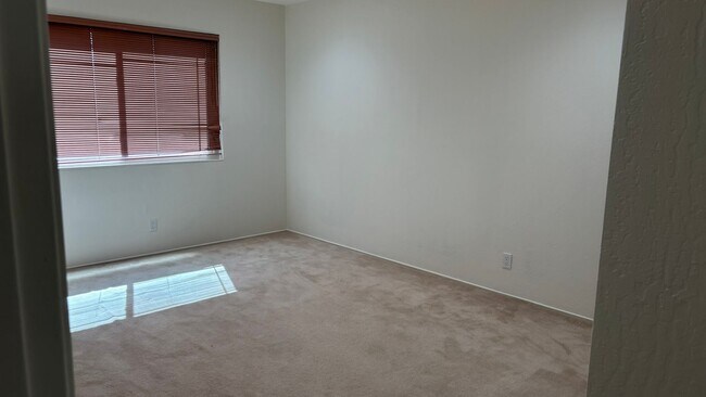 Building Photo - Spacious 4 bed/2.5 bath home in San Ramon