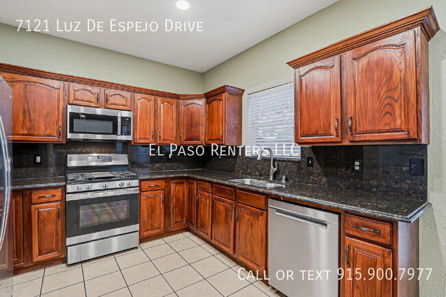 Building Photo - 7121 Luz De Espejo Dr
