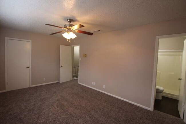 Building Photo - 3 Bedroom 2.5 Bathroom Townhome in Tyler TX!