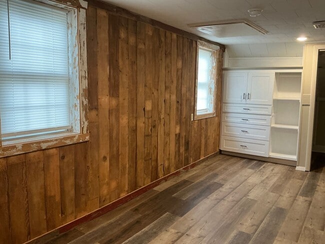 Building Photo - 167 S Main St