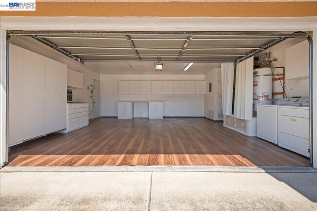 Building Photo - 38806 Litchfield Cir