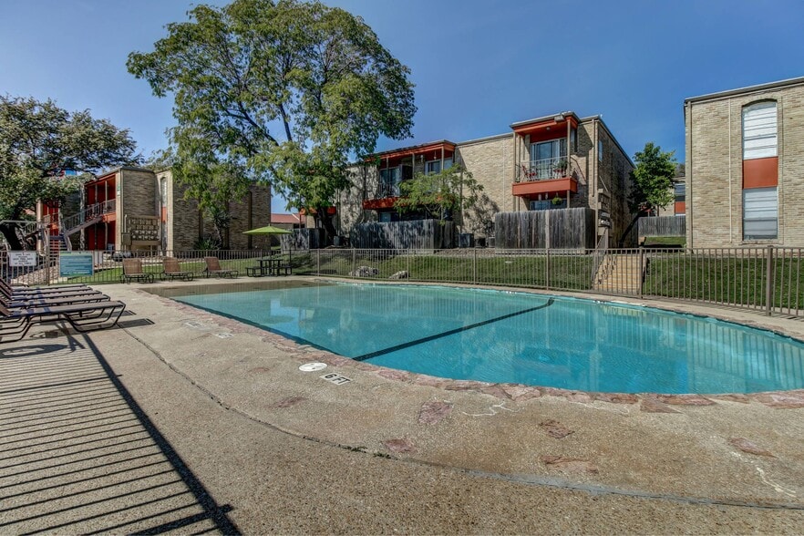 Building Photo - Oak Terrace