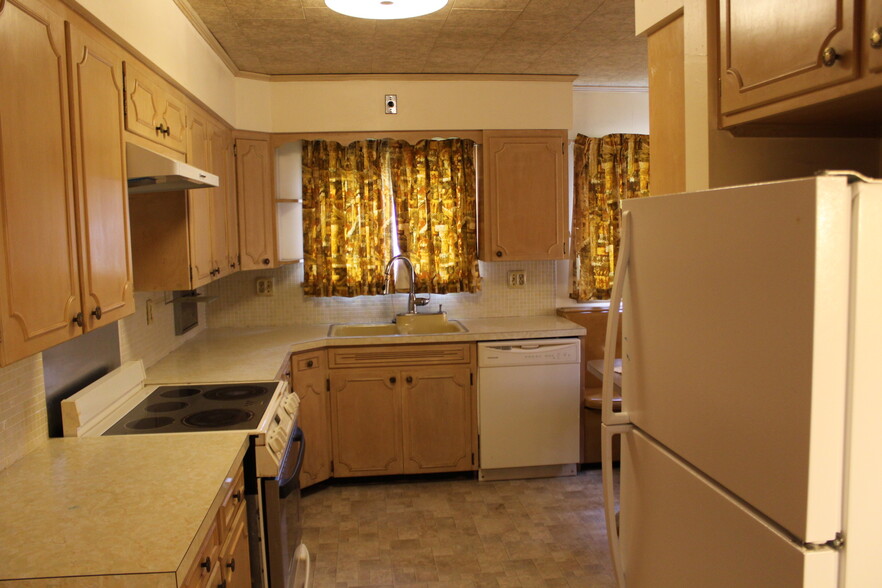 Kitchen - 326 N Washington St