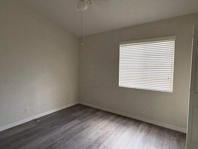 Building Photo - 2/2.5 Townhome in Fort Myers for Rent