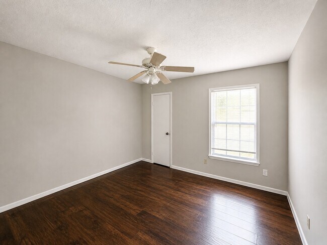 Building Photo - 7142 River Garden Dr