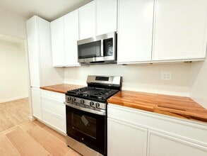 Building Photo - 2302-2306 N Frederic St