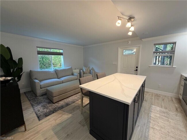 Building Photo - 960 7th St S