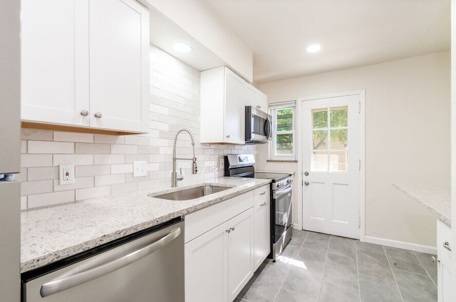 Building Photo - 1448 Elmwood Ave