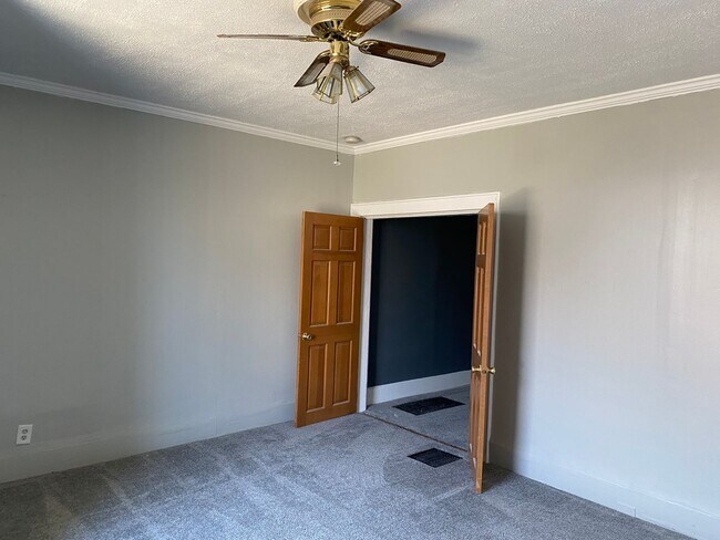 Building Photo - 2531 Deming Ave