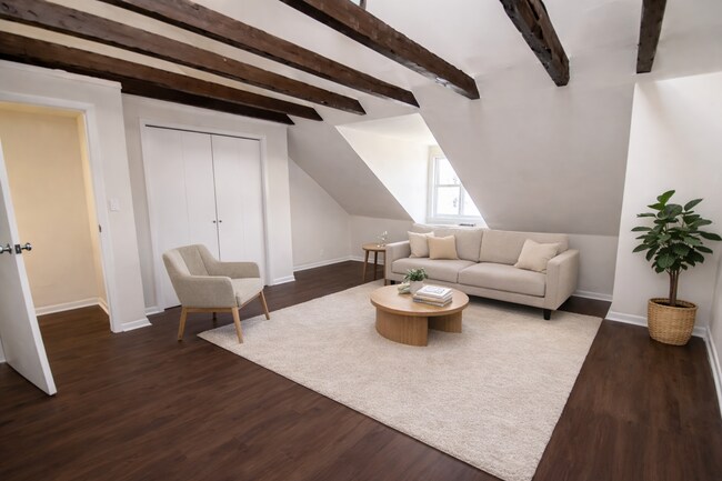 Building Photo - 790 S 2nd St