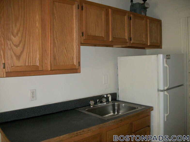 Primary Photo - 231-235 Park Dr