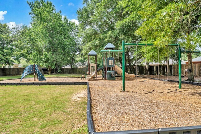 Building Photo - 4559 Castlewood Ln