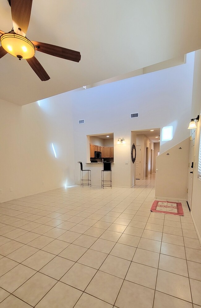 Building Photo - Pet friendly Civano home